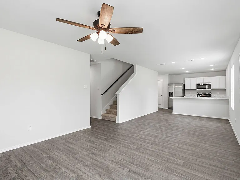 832 Eagles Nest Dr — Photo 2