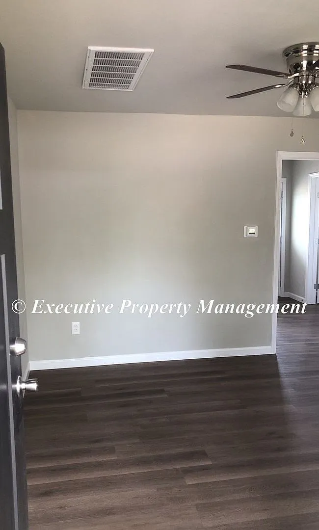 107-109 Gibson Street — Photo 2