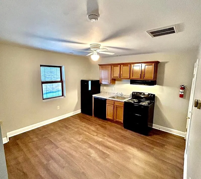 72 W Main St #3