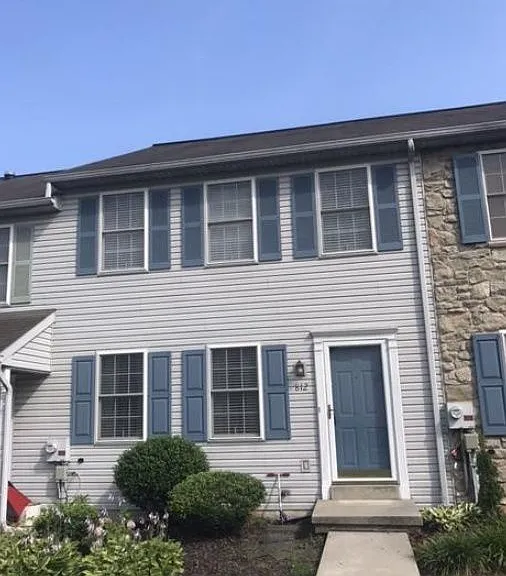 812 Knoll Dr — Photo 1