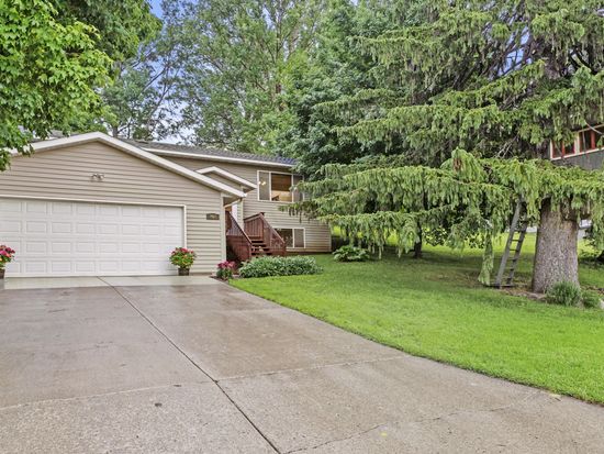 207 4th Ave NE, Hutchinson, MN 55350