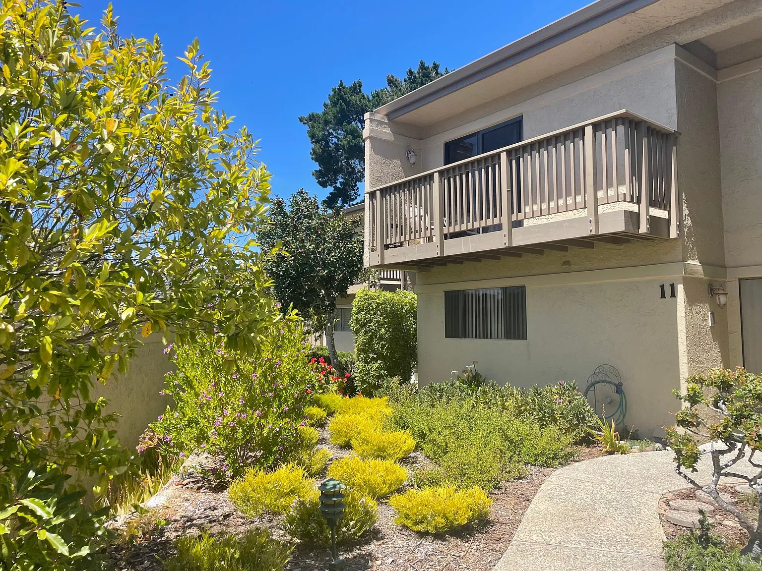 11 Montsalas Dr — Photo 1