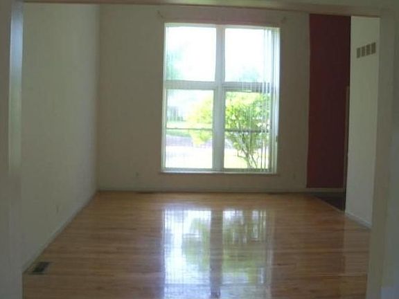 4th image of 5 Ipswich Ct