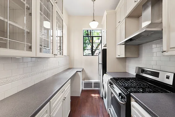 Sold by Compass | media 5