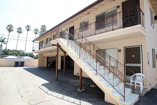 2nd image of 122 N Marguerita Ave APT B