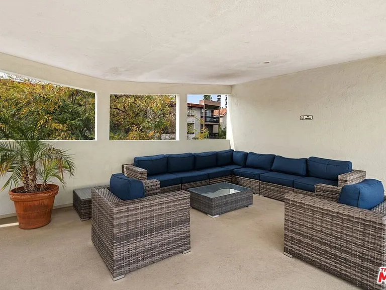 960 Larrabee St #105 — Photo 22