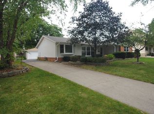 939 Wilshire Ave, Elk Grove Village, IL 60007