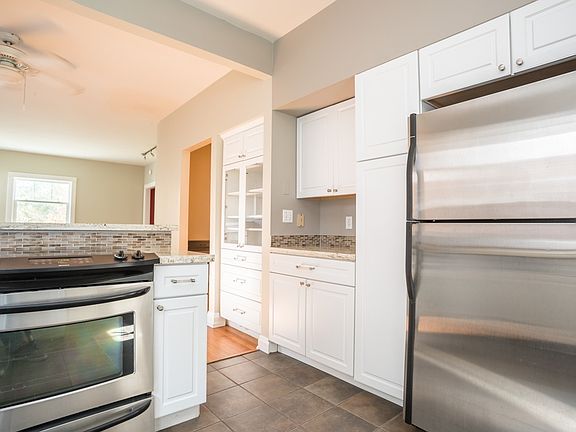 3rd image of 3944 N Vallejo St