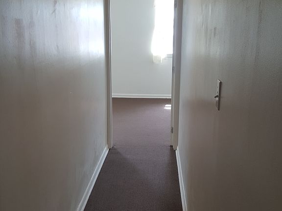 5th image of 815 W 4th St APT 3
