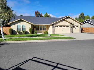 1042 SW Princeton Pl, Grants Pass, OR 97527