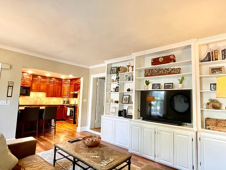 1070 City Park Ave — Photo 6