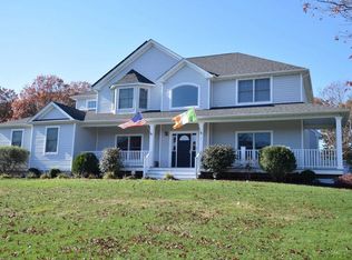 6 Boisenberry Ln, Center Moriches, NY 11934