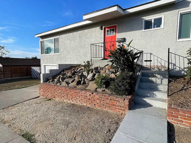 6836 Celia Vista Dr — Photo 12
