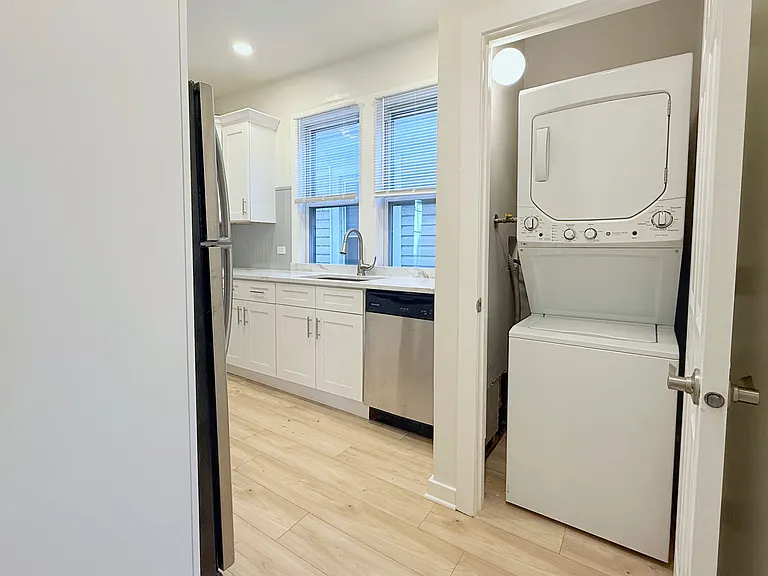 1749 W 19th St #2 — Photo 14