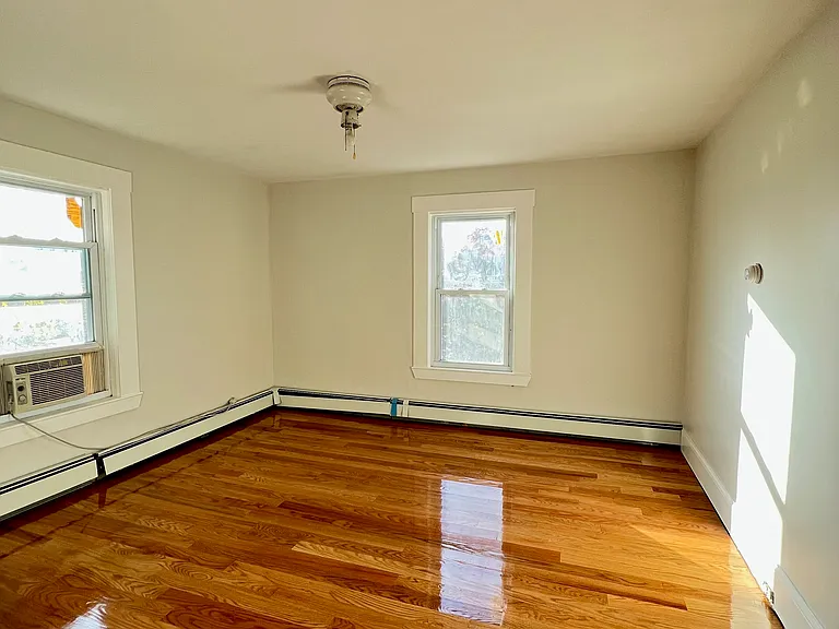 27 Barry St #2R — Photo 12