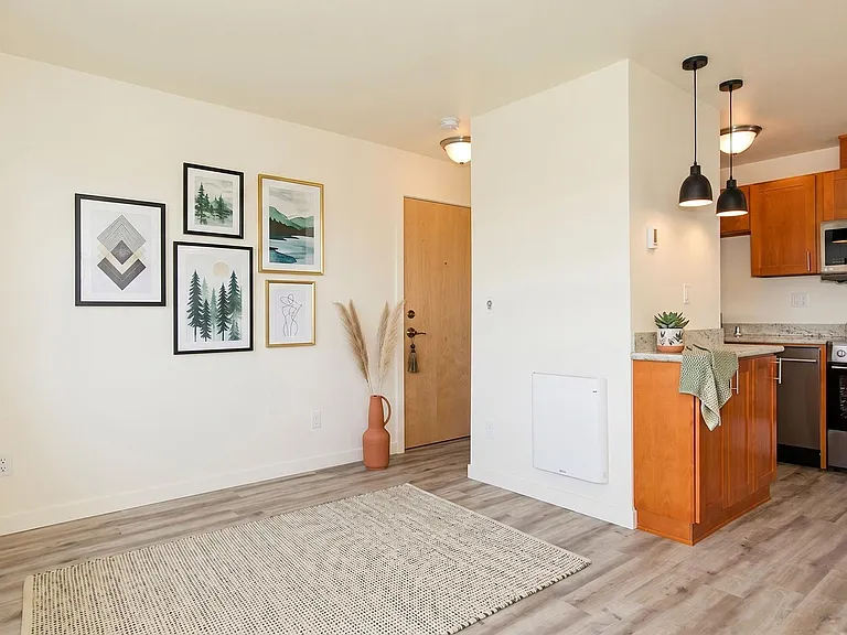Back Nine Apartments - Located on the west slope of Queen Anne — Photo 30