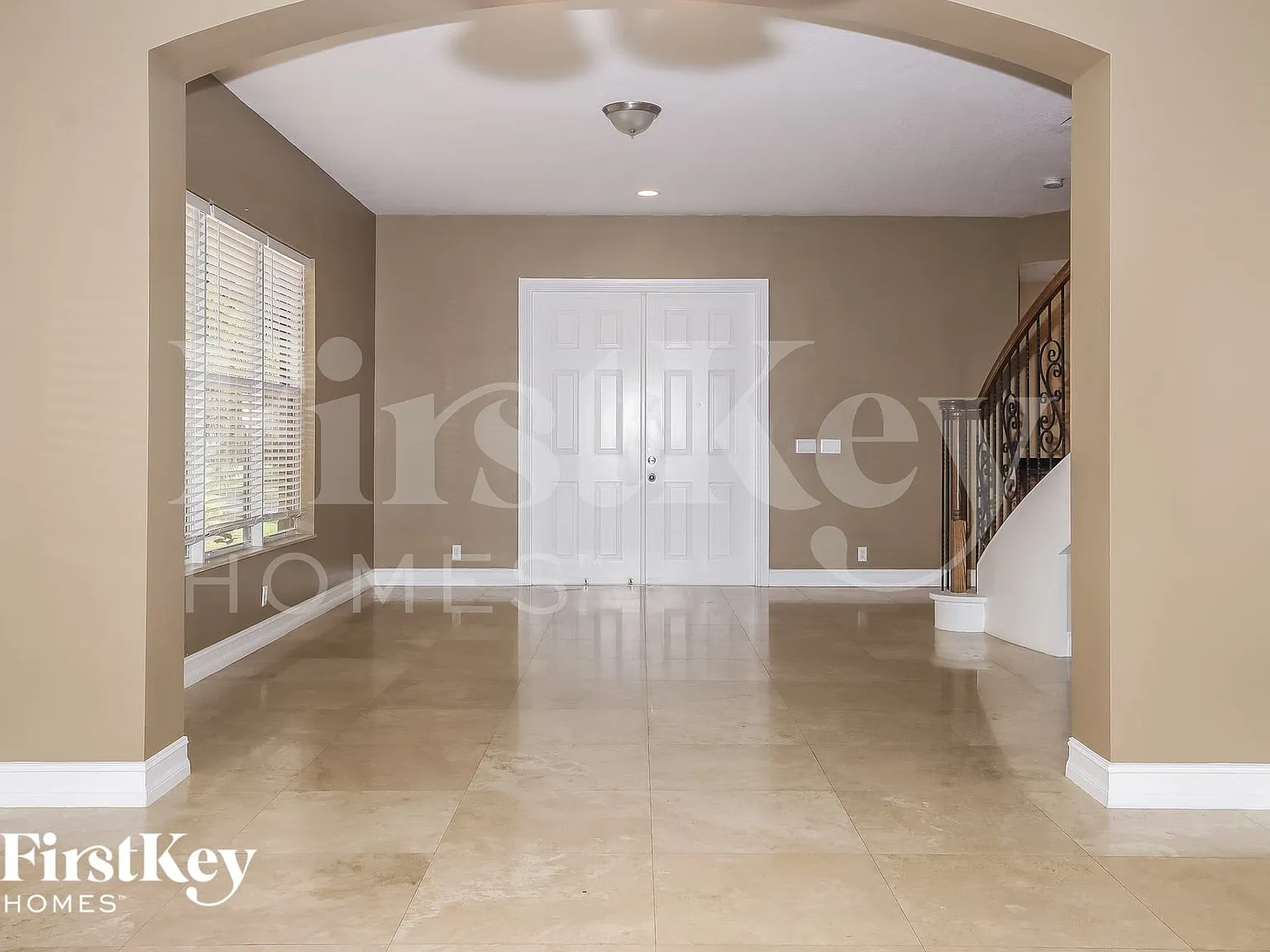 5 bed, 4.0 bath, 4472 sqft, $4,925 — Photo 4