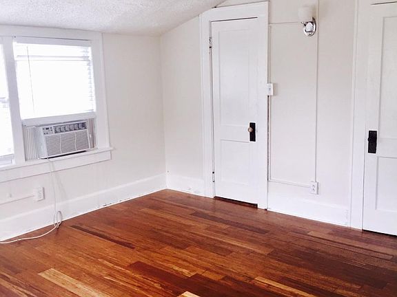 3rd image of 236 10th Ave NE APT 11