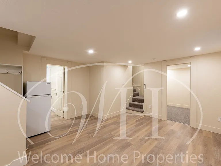 916 Penrose Ave — Photo 7