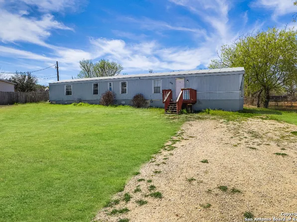 206 county road 5601, Castroville, TX 78009