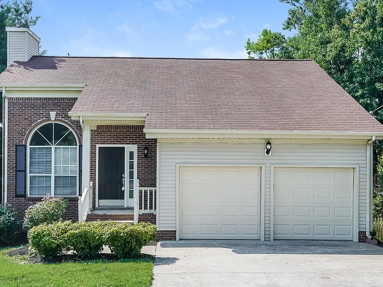 1207 Cedarbend Dr — Photo 1