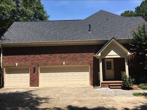 3 bay garage w/ door between