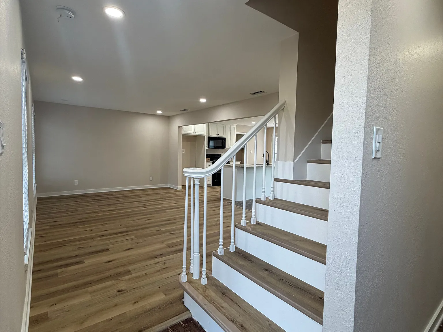 4 bed, 2.5 bath, 1956 sqft, $2,495 — Photo 4
