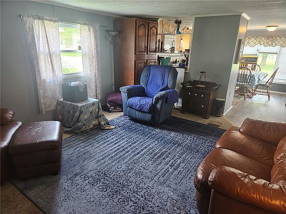 5th image of 18 Meadowlark Dr