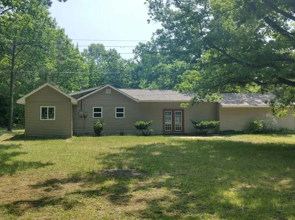 7573 Melnik St, Interlochen, MI 49643
