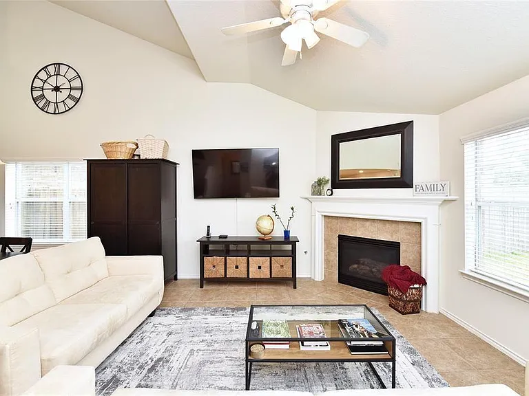 7215 Ravenswood — Photo 4