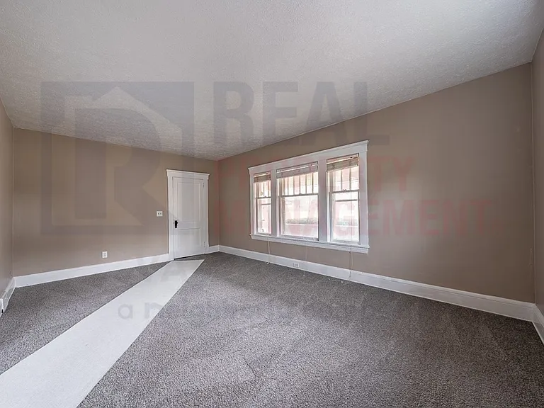 121 Logan St — Photo 6