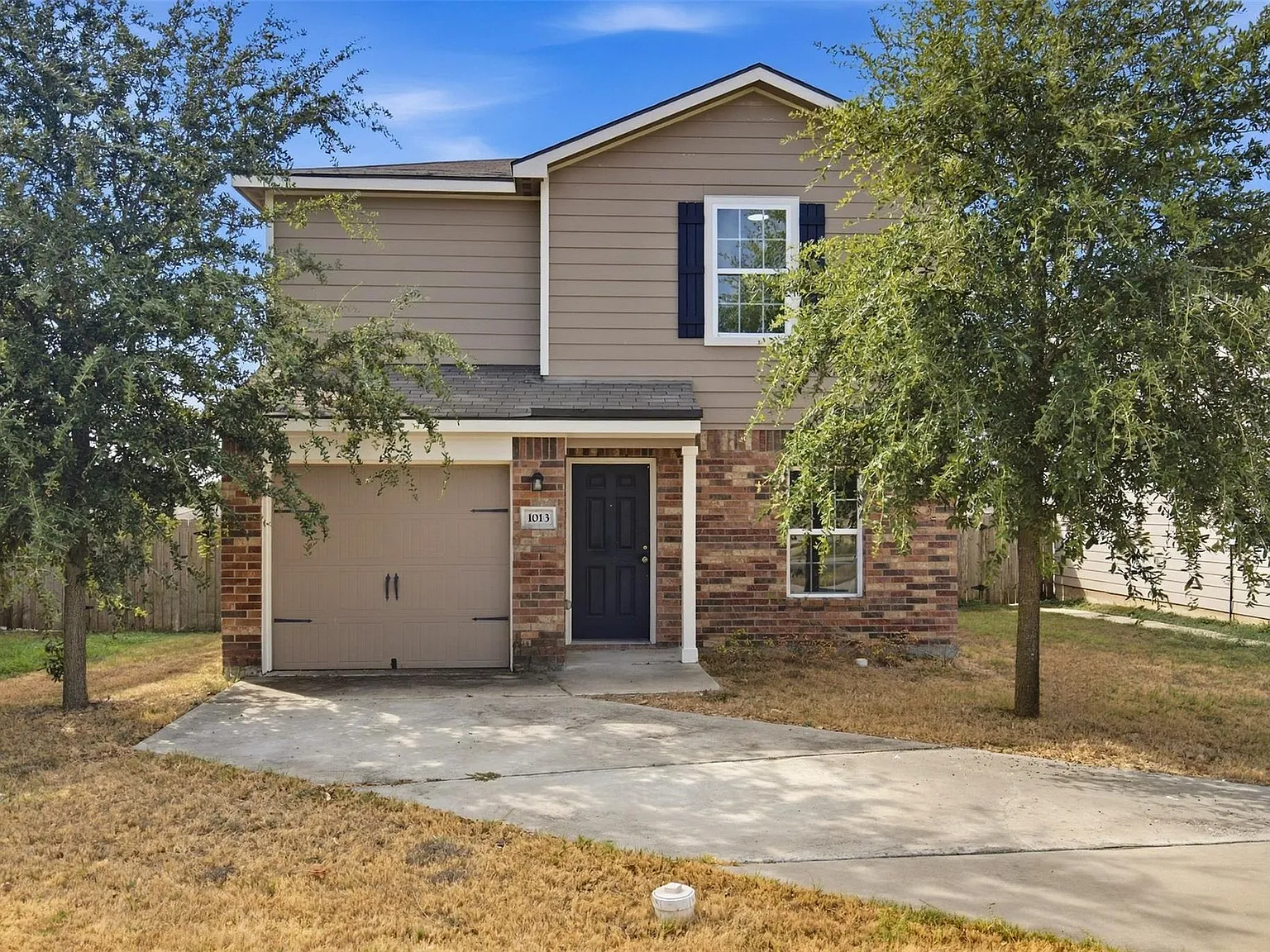 3 bed, 2.5 bath, 1477 sqft, $1,775 — Photo 3