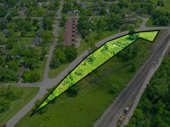 300 S Main St, Sweeny, TX 77480