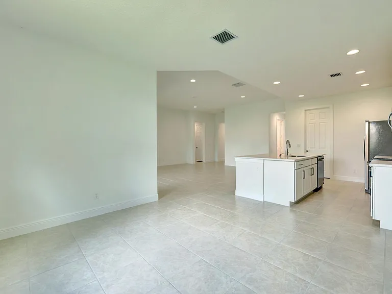 2466 SE Robin Cir — Photo 6