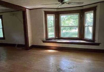 5th image of 125 Pleasant Ave