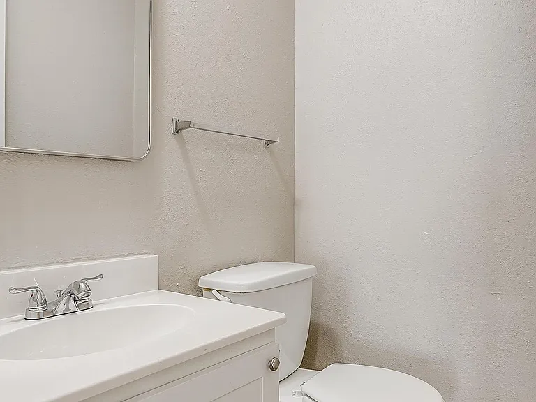 105 SE Gardens Blvd #112 — Photo 3