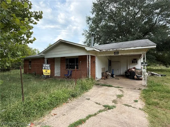 1205 Crescent Dr, Paris, AR 72855