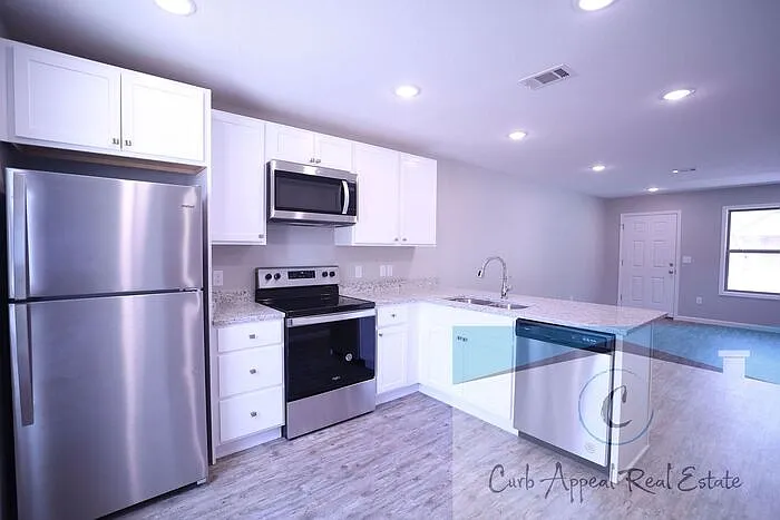 324 Drake St #A — Photo 12