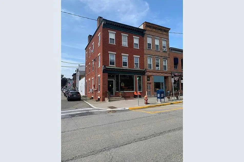 Photo 1 of 10 - 62 Main St #4E - Cold Spring, NY Primary Photo - 62 Main St #4E