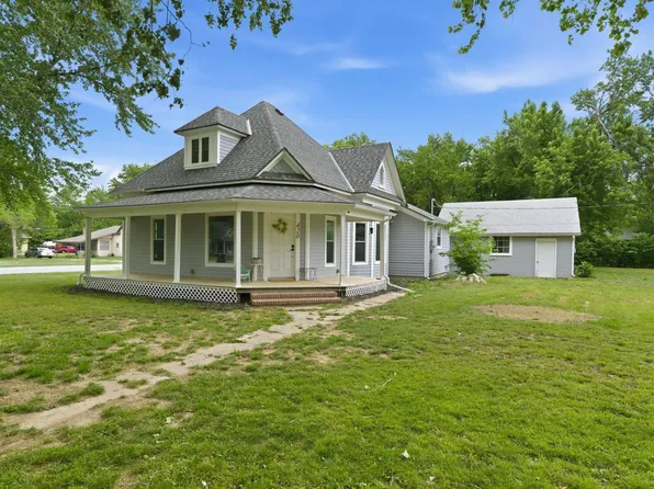 420 W 5th Ave, Belle Plaine, KS 67013