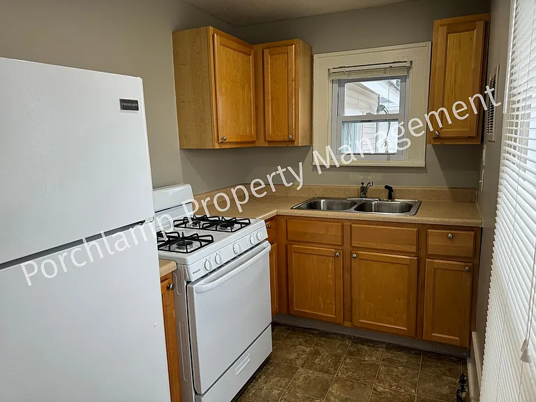 547 Coit Ave NE #3 — Photo 5