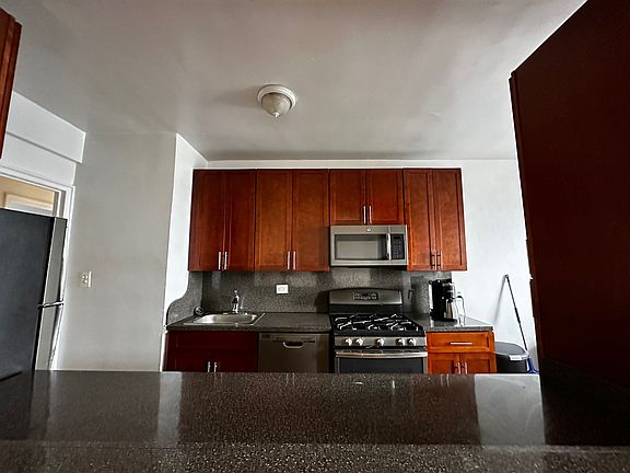 3rd image of 745 Lincoln Pl APT 6A