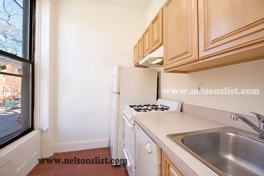 2nd image of 633 10th St APT 2