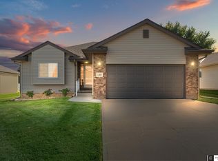 2303 Aberdeen Dr, Papillion, NE 68133