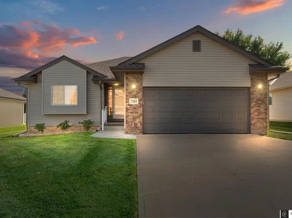 2303 Aberdeen Dr, Papillion, NE 68133
