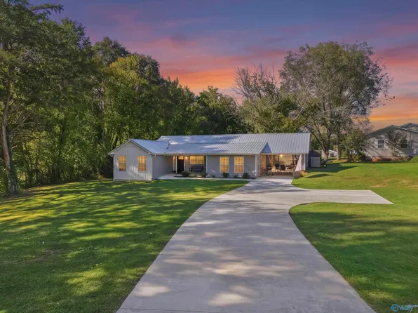 225 Smith Cir, Arab, AL 35016