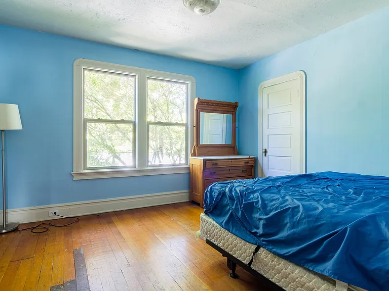 2322 NW Kearney St — Photo 8