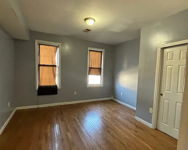 417 15th Ave #2L — Photo 2