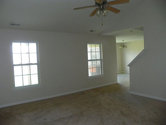 3rd image of 305 Camden Cir