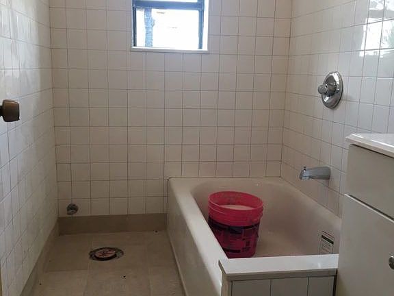 5th image of 3153 34th St APT 4G